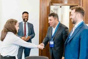 E-INFRA continuă programul de burse în parteneriat cu London Business School